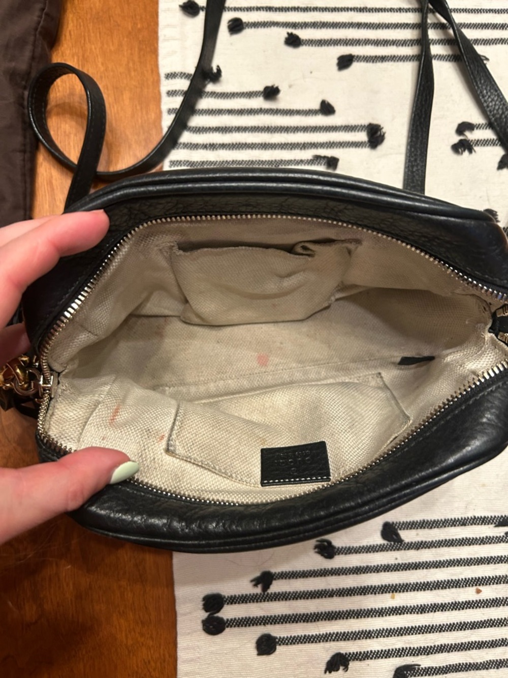 Authentic Gucci Black Soho Pebbled Leather Crossbody ๐ - Picture 5 of 13